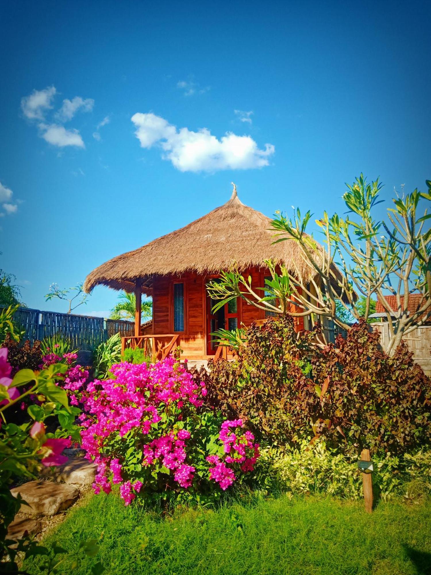 Umah Kayu 2-Menjangan Homestay Banyuwedang Exterior photo